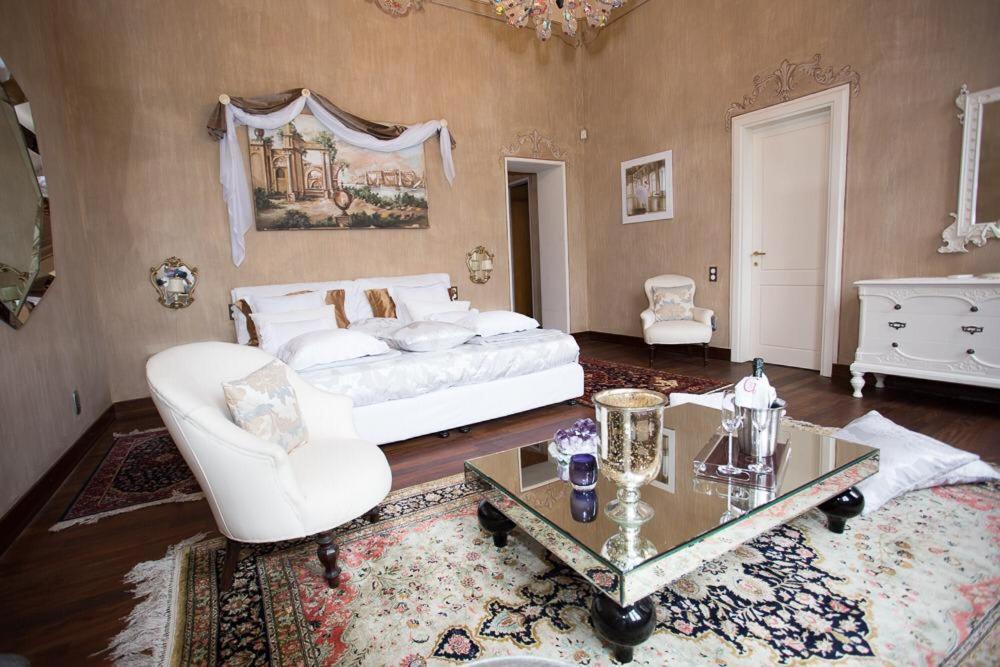 Villa Ghiringhelli Azzate Buitenkant foto